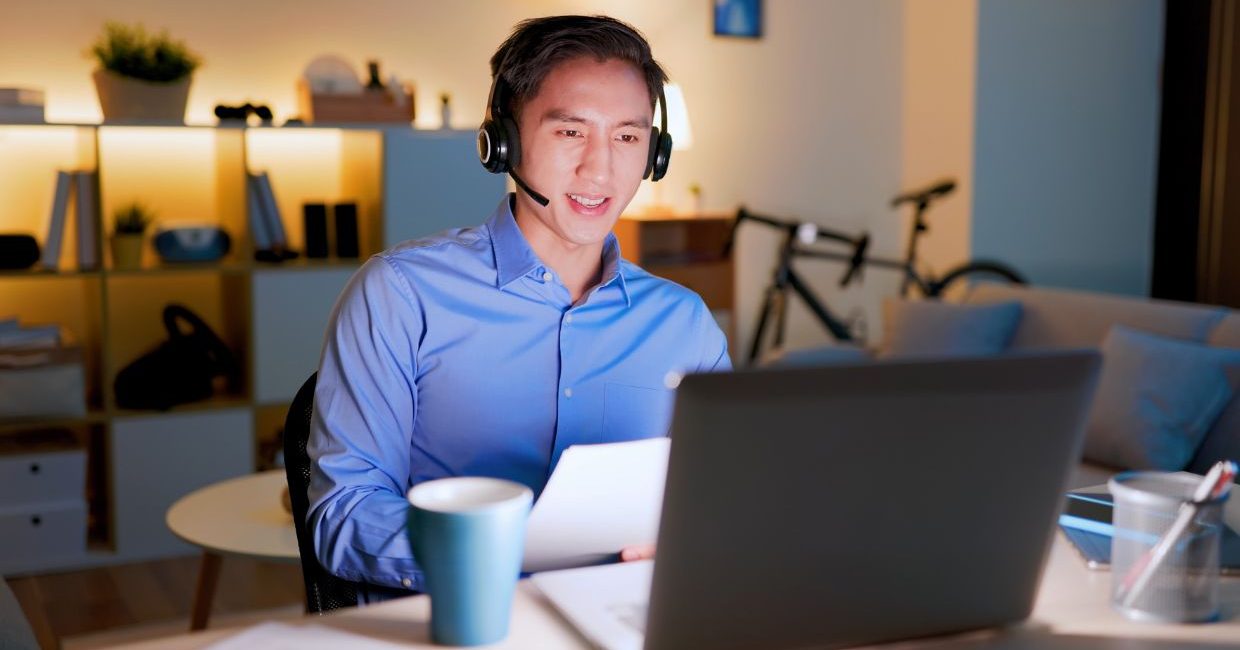 homme en teletravail