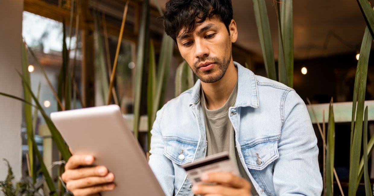 homme interdit bancaire